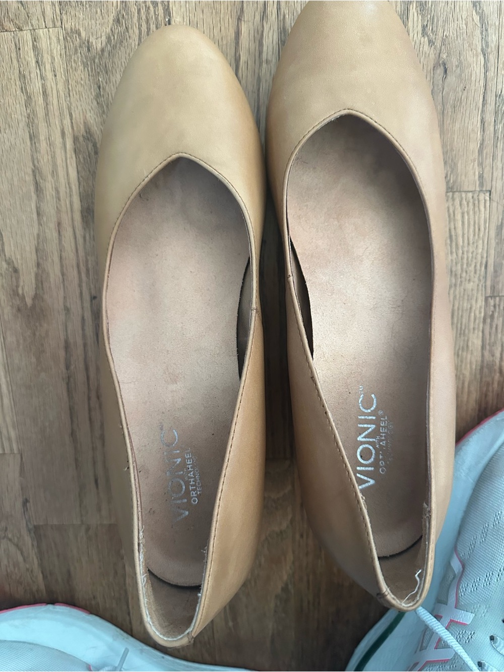 Vionic Women's Carmel Block Heel Pump in Tan - Picture 2 of 9